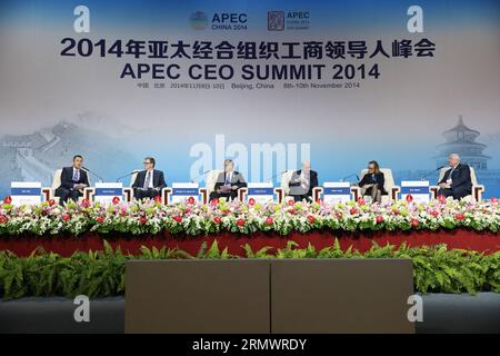 (141109) -- PECHINO, 9 novembre 2014 -- il moderatore Zou Yue, anch' egli ancorante di China Central Television, il CEO di UPS David Abney, il presidente filippino Benigno Aquino III, il segretario generale dell'OCSE Angel Gurria, Belen Garijo, presidente e CEO di Merck Serono, e l'amministratore delegato di Rio Tinto Sam Walsh (L- R) parteciperanno a un vertice sulle riforme economiche durante il vertice CEO della cooperazione economica Asia-Pacifico (APEC) del 2014 a Pechino, capitale della Cina, 9 novembre 2014. Il CEO Summit APEC 2014 ha aperto a Pechino domenica. ) (hdt) (APEC 2014) VERTICE CINA-PECHINO-APEC-CEO (CN) JinxLiwang PUBLICATIONxNOTxINxCHN Foto Stock