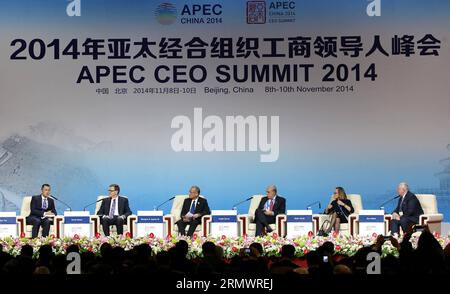 (141109) -- PECHINO, 9 novembre 2014 -- il moderatore Zou Yue, anch' egli ancorante di China Central Television, il CEO di UPS David Abney, il presidente filippino Benigno Aquino III, il segretario generale dell'OCSE Angel Gurria, Belen Garijo, presidente e CEO di Merck Serono, e l'amministratore delegato di Rio Tinto Sam Walsh (L-R) parteciperanno a un vertice sulle riforme economiche durante il vertice CEO della cooperazione economica Asia-Pacifico (APEC) del 2014 a Pechino, capitale della Cina, 9 novembre 2014. Il CEO Summit APEC 2014 ha aperto a Pechino domenica. ) (hdt) (APEC 2014) VERTICE CINA-PECHINO-APEC-CEO (CN) YinxGang PUBLICATIONxNOTxINxCHN BEI Foto Stock