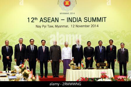 (141112) -- NAY PYI TAW, 12 novembre 2014 -- i partecipanti posano per foto di gruppo in vista del 12° vertice ASEAN-INDIA a Nay Pyi Taw, Myanmar, 12 novembre 2014. ) MYANMAR-NAY PYI TAW-ASEAN-INDIA SUMMIT LixPeng PUBLICATIONxNOTxINxCHN Nay Pyi Taw Nov 12 2014 i partecipanti si pongono per foto di gruppo in vista del dodicesimo vertice ASEAN India a Nay Pyi Taw Myanmar Nov 12 2014 Myanmar Nay Pyi Taw ASEAN India Summit PUBLICATIONxNOTxINxCHN Foto Stock