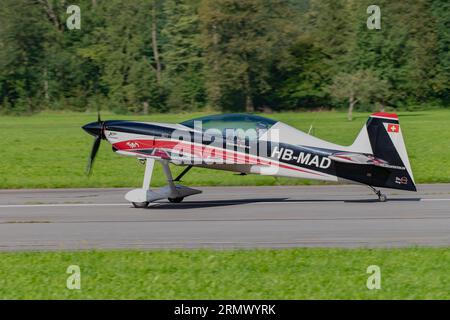 XtremeAir XA-42 al Zigairmeet Air Show 2023 a Mollis, Svizzera Foto Stock