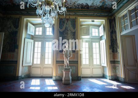 Il Palazzo reale di Queluz è un capolavoro in stile rococco di ispirazione francese, costruito da re Pietro III nel 1747, Lisbona, Portogallo. 30 agosto 2023 Foto Stock