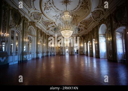 Il Palazzo reale di Queluz è un capolavoro in stile rococco di ispirazione francese, costruito da re Pietro III nel 1747, Lisbona, Portogallo. 30 agosto 2023 Foto Stock