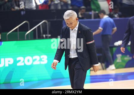 Quezon City, Filippine. 29 agosto 2023. L'allenatore delle Filippine Chot Reyes viene espulso dopo aver perso la partita di Coppa del mondo FIBA 2023 tra l'Italia (Blu) e le Filippine (bianco) allo Smart Araneta Coliseum, 90-83. (Foto di Dennis Jerome Acosta/Pacific Press/Sipa USA) credito: SIPA USA/Alamy Live News Foto Stock