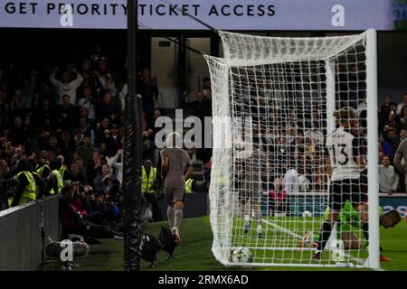 Richarlison del Tottenham Hotspur festeggia il suo gol durante la partita del secondo turno della Carabao Cup tra Fulham e Tottenham Hotspur al Craven Cottage di Londra martedì 29 agosto 2023. (Foto: Tom West | mi News) crediti: MI News & Sport /Alamy Live News Foto Stock