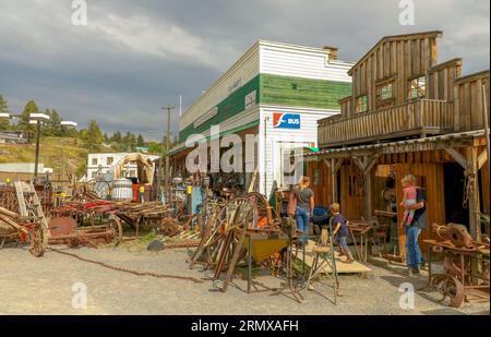 Una scena apparentemente direttamente tratta da un film di cowboy è invece della vecchia città della corsa all'oro Clinton, British Columbia, Canada Foto Stock