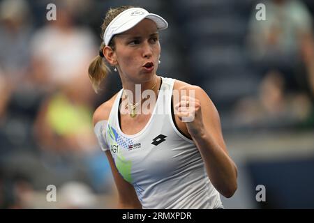 New York, Stati Uniti. 30 agosto 2023. La belga Elise Mertens festeggia durante una partita di tennis contro US Collins, nel secondo turno del Women's Singles al torneo di tennis US Open del grande Slam 2023 a New York City, USA, mercoledì 30 agosto 2023. BELGA PHOTO TONY BEHAR Credit: Belga News Agency/Alamy Live News Foto Stock