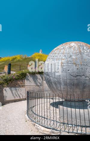 Earth at Durlston Country Park, Swanage, Regno Unito Foto Stock