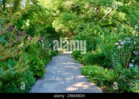 Splendido e sereno percorso al Cleveland Botanical Garden, Cleveland, Ohio Foto Stock