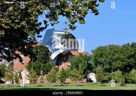 Frank Gehry ha progettato Peter B Lewis edificio della Weatherhead School of Management presso University Circle a Cleveland, Ohio Foto Stock