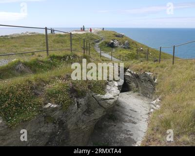 Tintagel, Cornovaglia, Regno Unito - 1° luglio 2022: The Tunnel, Tintagel Island - foto paesaggio Foto Stock