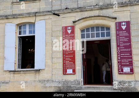 Saint-Émilion. Villaggio, architettura, vin et tourisme. Internationalement connu le Village de Saint-Émilion est classé parmi les Plus beaux Villages d Foto Stock