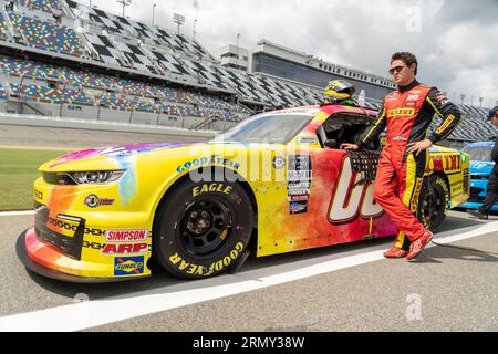 Daytona, Florida, Stati Uniti. 25 agosto 2023. NASCAR Xfinity driver, Gray Gaulding (08) scende in pista per la Wawa 250 motorizzata dalla Coca-Cola al Daytona International Speedway di Daytona, Florida. (Immagine di credito: © Logan T Arce Grindstone Media GR/ASP) SOLO USO EDITORIALE! Non per USO commerciale! Foto Stock