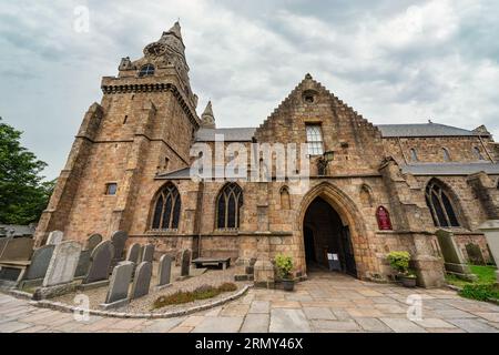 St Cattedrale di Machar con cimitero alle sue porte e costruzione medievale, Aberdeen, Scozia. Foto Stock