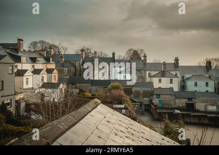 Typical houses in a derry suburb viewed from a high window or roof terrace. Nice white houses in line above the city of Derry or Londonderry in classi Stock Photo