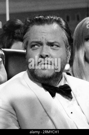 ORSON WELLES come le Chiffre nel James Bond spoof CASINO ROYALE 1967 registi JOSEPH McGrath e ROBERT PARRISH suggerito dal romanzo di Ian Fleming musica Burt Bacharach famosi Artisti produzioni / Columbia Pictures Foto Stock