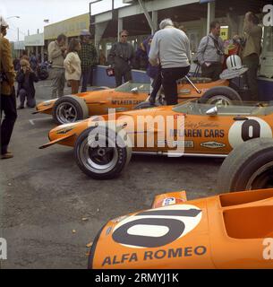 1970 Watkins Glen Grand Prix, McLaren M14A auto da corsa ai box Foto Stock