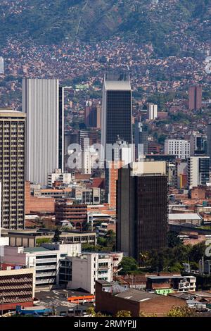 Medellin, Antioquia. Colombia - 26 gennaio 2023. La qualità dell'aria e il rumore sono stati uno dei problemi più continui della città Foto Stock