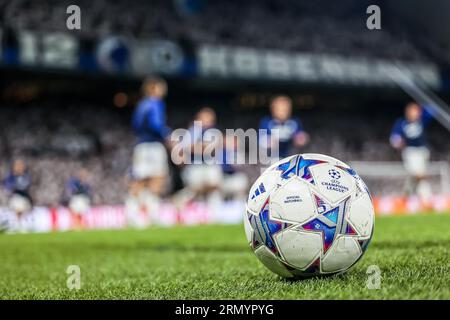 Copenhagen, Danimarca. 30 agosto 2023. Il pallone di Adidas è pronto per la partita di qualificazione alla UEFA Champions League tra FC Copenhagen e Rakow Czestochowa al Parken di Copenaghen. (Foto: Gonzales Photo/Alamy Live News Foto Stock