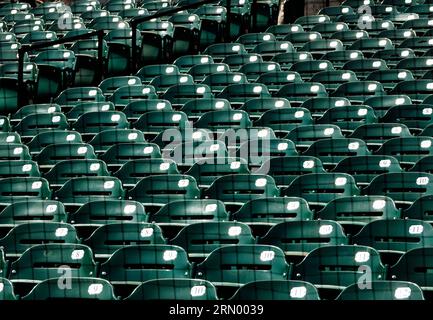 Baltimora, Stati Uniti. 30 agosto 2023. BALTIMORA, MD - AGOSTO 30: Il sole riflette i posti dello stadio prima di una partita giornaliera tra i Baltimore Orioles e i Chicago White Sox, il 30 agosto 2023, all'Orioles Park a Camden Yards, a Baltimora, Maryland. (Foto di Tony Quinn/SipaUSA) credito: SIPA USA/Alamy Live News Foto Stock