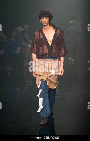 Tokyo, Giappone. 30 agosto 2023. Runway model, 30 agosto 2023 - Rakuten Fashion Week TOKYO 2024 S/S : HEOS tenutasi a Tokyo, Giappone. Crediti: Keiichi Miyashita/AFLO/Alamy Live News Foto Stock