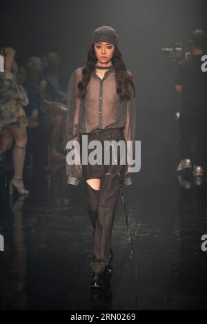 Tokyo, Giappone. 30 agosto 2023. Runway model, 30 agosto 2023 - Rakuten Fashion Week TOKYO 2024 S/S : HEOS tenutasi a Tokyo, Giappone. Crediti: Keiichi Miyashita/AFLO/Alamy Live News Foto Stock