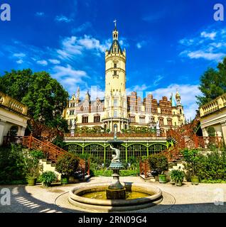 Castello di Schwerin nel Meclemburgo-Vorpommern. Patrimonio mondiale dell'UNESCO nella Germania settentrionale Foto Stock