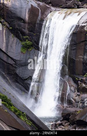 Senpironotaki (cascata senpiro), Senpiro-no-taki, valle a forma di V, enorme gola di granito, isola di Yakushima, Kagoshima, Giappone, Asia Foto Stock