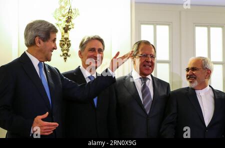 (141124) -- VIENNA, 24 novembre 2014 -- il Segretario di Stato degli Stati Uniti John Kerry, il Segretario degli Esteri britannico Philip Hammond, il Ministro degli Esteri russo Sergei Lavrov e il Ministro degli Esteri iraniano Mohammad Javad Zarif (da L a R) si pongono per le foto prima di una riunione a porte chiuse di colloqui nucleari al Palais Coburg, sede dei colloqui nucleari a Vienna, Austria, 24 novembre 2014. Le parti coinvolte nei colloqui nucleari iraniani potrebbero prendere in considerazione l'estensione dei negoziati se il tempo non è sufficiente per un accordo, ha affermato lunedì il ministro degli Esteri cinese Wang Yi. ) (LMZ) AUSTRIA-VIENNA-IRAN-COLLOQUI-NUCLEARI ZHANGXFAN PUBLICATI Foto Stock