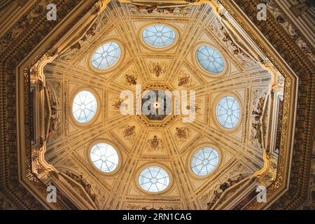 Vista interna della cupola del Museo di storia naturale - Vienna, Austria Foto Stock