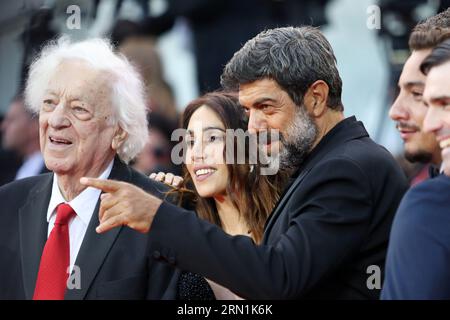 Italia, Lido di Venezia, 30 agosto 2023: Paolo Bonacelli, Silvia D'amico e Pierfrancesco Favino partecipano al Red carpet di apertura alla 80 Mostra Internazionale d'Arte cinematografica di Venezia il 30 agosto 2023 a Venezia. Foto © Ottavia da re/sintesi/Alamy Live News Foto Stock