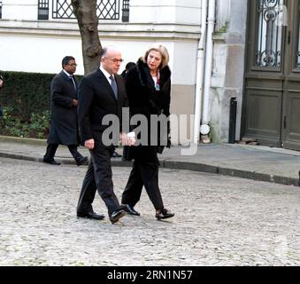 (150111) -- PARIGI, 11 gennaio 2015 -- il ministro degli interni francese Bernard Cazeneuve (L) dà il benvenuto al ministro degli interni britannico Theresa May presso il ministero degli interni francese, a Parigi, in Francia, 11 gennaio 2015. Un vertice sulla lotta contro l'estremismo violento si terrà a Washington D. C. dopo che sono avvenuti mortali attacchi terroristici a Parigi, il procuratore generale degli Stati Uniti Eric Holder ha detto qui domenica. ) FRANCIA-PARIGI-VERTICE CONTRO L'ESTREMISMO VIOLENTO - WASHINGTON D.C. ZhengxBin PUBLICATIONxNOTxINxCHN Parigi 11 gennaio 2015 i Ministri degli interni francesi Bernard Cazeneuve l dà il benvenuto al Ministro degli interni britannico Theresa May nella M degli interni francese Foto Stock