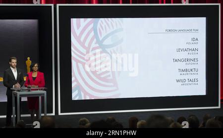 (150115) -- LOS ANGELES, 15 gennaio 2015 -- l'attore Chris Pine (L) e il presidente dell'Academy of Motion Picture Arts and Sciences Cheryl Boone Isaacs (R) annunciano i candidati per il miglior film in lingua straniera durante l'annuncio delle nomination per il 87° Academy Awards a Beverly Hills, California, Stati Uniti, 15 gennaio 2015. ) US-LOS ANGELES-OSCAR-NOMINATION YangxLei PUBLICATIONxNOTxINxCHN Los Angeles 15 gennaio 2015 l'attore Chris Pine l e il presidente dell'Academy of Motion Picture Arts and Sciences Cheryl Boone Isaacs r annunciano i CANDIDATI per il miglior film in lingua straniera durante le NOMINATION ANNOU Foto Stock