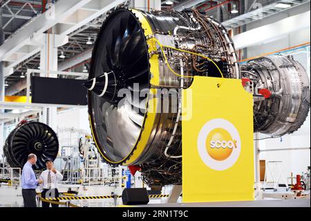 (150120) -- SINGAPORE, 20 gennaio 2015 -- foto scattata il 20 gennaio 2015 mostra un motore aeronautico Rolls-Royce Trent 1000 seduto su una piattaforma alla cerimonia di inaugurazione nel Rolls-Royce Seletar Campus di Singapore, 20 gennaio 2015. ) CERIMONIA DI PRESENTAZIONE DEL MOTORE SINGAPORE-AREO ThenxChihxWey PUBLICATIONxNOTxINxCHN 150120 Singapore gennaio 20 2015 foto scattata IL 20 gennaio 2015 mostra un motore Rolls Royce Trent 1000 Aero Engine seduto SU una piattaforma ALLA cerimonia di inaugurazione nel campus Rolls Royce Seletar di Singapore gennaio 20 2015 Singapore Engine Unveiling Ceremony ThenxChihxWey PUBLICATIONxNOTxINCHN Foto Stock