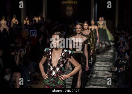 Le modelle presentano le creazioni di Laurence Xu durante la sfilata di moda della collezione Primavera-Estate 2015 di Haute Couture a Parigi, in Francia, 27 gennaio 2015. ) FRANCE-PARIS-FASHION WEEK-LAURENCE XU ChenxXiaowei PUBLICATIONxNOTxINxCHN Models presentano le creazioni di Laurence Xu durante la sua sfilata di moda della collezione Primavera Estate 2015 a Parigi Francia gennaio 27 2015 Francia Paris Fashion Week Laurence Xu PUBLICATIONxNOTxINxCHN Foto Stock