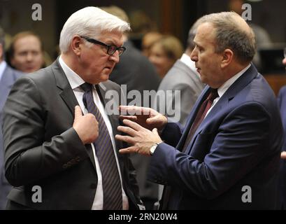 (150129) -- BRUXELLES, 29 gennaio 2015 -- il ministro degli Esteri tedesco Frank-Walter Steinmeier (L) parla con il suo omologo polacco Grzegorz Schetyna prima di una riunione straordinaria dei ministri degli Esteri dell'Unione europea presso la sede centrale dell'UE a Bruxelles, in Belgio, 29 gennaio 2015. ) RIUNIONE DEI MINISTRI DEGLI ESTERI BELGIO-BRUXELLES-UE YexPingfan PUBLICATIONxNOTxINxCHN Bruxelles gennaio 29 2015 i ministri degli Esteri tedeschi Frank Walter Stein Meier l parlano con la parte polacca Grzegorz prima della riunione straordinaria del ministro degli Esteri dell'Unione europea PRESSO LA sede centrale dell'UE a Bruxelles Belgio gennaio 29 2015 Belgio Bruxelles UE for Foto Stock