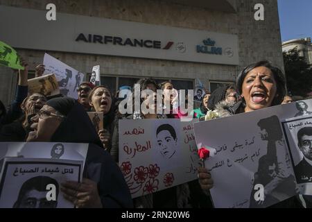 (150129) - CAIRO, 29 gennaio 2015 -- donne egiziane manifestanti gridano slogan durante una protesta contro l'uccisione della protesta Shaimaa al-Sabbagh, che è stata uccisa a colpi di arma da fuoco in scontri con la polizia un giorno prima del quarto anniversario della rivolta del gennaio 25, nella piazza Tahaa Tahab nella capitale egiziana il Cairo, 29 gennaio 2015. ) EGITTO-CAIRO-PROTESTA CuixXinyu PUBLICATIONxNOTxINxCHN Cairo gennaio 29 2015 slogan di Shout delle donne egiziane durante una protesta contro l'uccisione di donna al Who What Shot Dead in Clash with Police un giorno prima del quarto anniversario del gennaio 25 Foto Stock