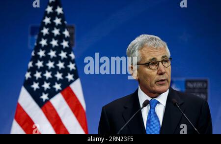 (150205) -- BRUXELLES, 5 febbraio 2015 -- il segretario alla difesa statunitense Chuck Hagel interviene durante una conferenza stampa presso la sede della NATO a Bruxelles, capitale del Belgio, 5 febbraio 2014. I ministri della difesa della NATO si sono riuniti qui giovedì per discutere l'attuazione del piano d'azione per la preparazione e la crisi Ucraina. Zhou lei) BELGIO-NATO-USA-CHUCK HAGEL? PUBLICATIONxNOTxINxCHN Bruxelles 5 febbraio 2015 il Segretario della difesa degli Stati Uniti Chuck Hagel parla durante una conferenza stampa PRESSO la sede della NATO a Bruxelles capitale del Belgio 5 febbraio 2014 il Ministro della difesa della NATO si è riunito qui giovedì per discutere dei simpatizzanti Foto Stock