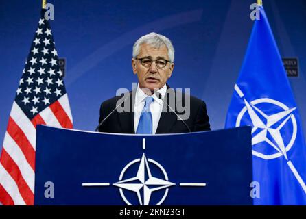 (150205) -- BRUXELLES, 5 febbraio 2015 -- il segretario alla difesa statunitense Chuck Hagel interviene durante una conferenza stampa presso la sede della NATO a Bruxelles, capitale del Belgio, 5 febbraio 2014. I ministri della difesa della NATO si sono riuniti qui giovedì per discutere l'attuazione del piano d'azione per la preparazione e la crisi Ucraina. Zhou lei) BELGIO-NATO-USA-CHUCK HAGEL? PUBLICATIONxNOTxINxCHN 150205 Bruxelles 5 febbraio 2015 il Segretario della difesa degli Stati Uniti Chuck Hagel parla durante una conferenza stampa PRESSO la sede della NATO a Bruxelles capitale del Belgio 5 febbraio 2014 il Ministro della difesa della NATO si è riunito qui giovedì per discutere della i Foto Stock