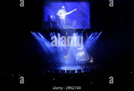 (150214) -- TEHERAN, 13 febbraio 2015 -- musicisti iraniani si esibiscono in un concerto pop durante il 30° Fadjr International Music Festival a Teheran, Iran, 13 febbraio 2015. Il festival di otto giorni ha attirato gruppi e musicisti a Teheran e in altre grandi città. )(bxq) IRAN-TEHERAN-INTERNATIONAL MUSIC FESTIVAL AhmadxHalabisaz PUBLICATIONxNOTxINxCHN TEHERAN 13 febbraio 2015 musicisti iraniani si esibiscono IN un concerto pop durante il 30° Fadjr International Music Festival a TEHERAN Iran 13 febbraio 2015 il Festival degli otto giorni ha attirato gruppi e musicisti a TEHERAN e alcune altre grandi CITTÀ Iran TEHERAN Internatio Foto Stock