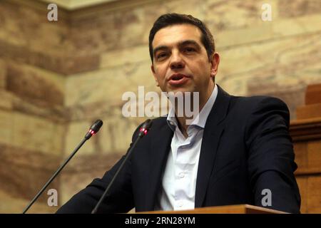 (150217) -- ATENE, 17 febbraio 2015 -- il primo ministro greco Alexis Tsipras si rivolge ai membri del suo partito di sinistra Syriza al parlamento 17 febbraio 2015. Martedì Tsipras ha affermato che il suo governo non aveva fretta di raggiungere un accordo con la zona euro sulle promesse elettorali di porre fine all'austerità e non avrebbe compromesso. ( Xinhua/) GRECIA-ATENE-POLITICA MariosxLolos PUBLICATIONxNOTxINxCHN Atene 17 febbraio 2015 il primo ministro greco Alexis Tsipras si rivolge ai membri del suo partito di sinistra Syriza in Parlamento 17 febbraio 2015 Tsipras ha detto martedì Thatcher il suo governo What in No to REACH a Deal Wi Foto Stock