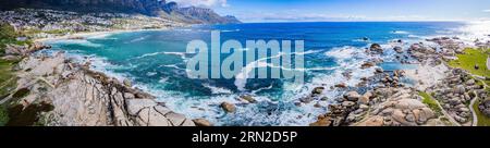 Veduta aerea della piscina Tidal di Maiden's Cove a Clifton, città del Capo, Sudafrica Foto Stock