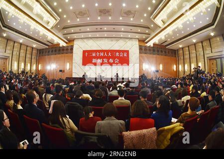 (150304) -- PECHINO, 4 marzo 2015 -- fu Ying (Back C), portavoce della terza sessione del XII Congresso Nazionale del popolo cinese (NPC), si rivolge alla conferenza stampa sulla sessione presso la grande sala del popolo di Pechino, capitale della Cina, 4 marzo 2015. La terza sessione del 12° NPC è prevista per l'apertura a Pechino il 5 marzo). (Yxb) (DUE SESSIONI) CINA-PECHINO-NPC-CONFERENZA STAMPA (CN) LixRan PUBLICATIONxNOTxINxCHN Pechino 4 marzo 2015 fu Ying Back C portavoce della terza sessione del XII Congresso nazionale cinese delle celebrità NPC si rivolge alla conferenza stampa SULLA se Foto Stock