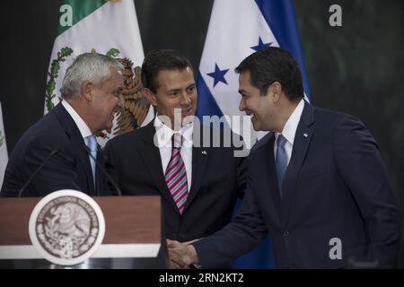 (150313) -- CITTÀ DEL MESSICO, 13 marzo 2015 -- il presidente messicano Enrique pena Nieto (C) e le sue controparti del Guatemala otto Perez Molina (L) e dell'Honduras Juan Orlando Hernandez (R), partecipano a una conferenza stampa congiunta, al Palazzo Nazionale di città del Messico, capitale del Messico, il 13 marzo 2015. Il presidente guatemalteco otto Perez Molina è arrivato venerdì a città del Messico per una visita ufficiale, dove incontrerà il presidente messicano Enrique pena Nieto e discuterà le questioni dell'agenda bilaterale, con particolare attenzione alle questioni dell'infrastruttura delle frontiere, della cooperazione energetica, dello sviluppo sostenibile Foto Stock