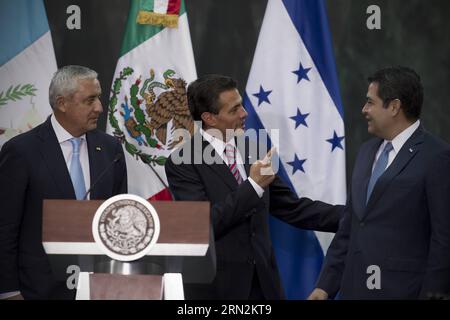 (150313) -- CITTÀ DEL MESSICO, 13 marzo 2015 -- il presidente messicano Enrique pena Nieto (C) e le sue controparti del Guatemala otto Perez Molina (L) e dell'Honduras Juan Orlando Hernandez (R), partecipano a una conferenza stampa congiunta, al Palazzo Nazionale di città del Messico, capitale del Messico, il 13 marzo 2015. Il presidente guatemalteco otto Perez Molina è arrivato venerdì a città del Messico per una visita ufficiale, dove incontrerà il presidente messicano Enrique pena Nieto e discuterà le questioni dell'agenda bilaterale, con particolare attenzione alle questioni dell'infrastruttura delle frontiere, della cooperazione energetica, dello sviluppo sostenibile Foto Stock