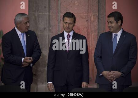 (150313) -- CITTÀ DEL MESSICO, 13 marzo 2015 -- il presidente messicano Enrique pena Nieto (C) e le sue controparti del Guatemala otto Perez Molina (L) e dell'Honduras Juan Orlando Hernandez (R), partecipano a una conferenza stampa congiunta, al Palazzo Nazionale di città del Messico, capitale del Messico, il 13 marzo 2015. Il presidente guatemalteco otto Perez Molina è arrivato venerdì a città del Messico per una visita ufficiale, dove incontrerà il presidente messicano Enrique pena Nieto e discuterà le questioni dell'agenda bilaterale, con particolare attenzione alle questioni dell'infrastruttura delle frontiere, della cooperazione energetica, dello sviluppo sostenibile Foto Stock