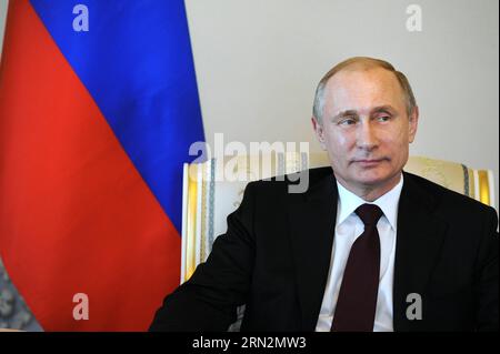 (150316) -- MOSCA, 16 marzo 2015 -- il presidente russo Vladimir Putin incontra il suo omologo in visita in Kirghizistan Alazbek Atambayev a San Pietroburgo, Russia, il 16 marzo 2015. È stata la prima apparizione pubblica del leader russo in 10 giorni. ) RUSSIA-ST. PETERSBURG-PUTIN-ATAMBAYEV-MEETING RIAxNovosti PUBLICATIONxNOTxINxCHN Mosca 16 marzo 2015 il presidente russo Vladimir Putin incontra con la sua visita in Kirghizistan parte Atambayev a San Pietroburgo in Russia IL 16 marzo 2015 che cosa La prima apparizione pubblica del leader russo in 10 giorni Russia San Pietroburgo Putin Atambayev Meeting PUBLICATIONNOTxINxCH Foto Stock