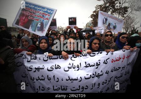 (150324) -- KABUL, 24 marzo 2015 -- il popolo afghano partecipa a una protesta per chiedere giustizia per una donna che è stata picchiata a morte a Kabul, Afghanistan, 24 marzo 2015. Una folla arrabbiata ha picchiato a morte una donna e bruciato il suo corpo il 19 marzo per aver presumibilmente bruciato una copia del Corano a Kabul, hanno detto i funzionari di polizia. AFGHANISTAN-KABUL-PROTESTA AhmadxMassoud PUBLICATIONxNOTxINxCHN Kabul 24 marzo 2015 celebrità afghane partecipano a una protesta che chiede giustizia per una donna che ha picchiato a morte a Kabul in Afghanistan 24 marzo 2015 a una folla arrabbiata picchiare una donna a morte e bruciato il suo corpo IL 19 marzo per presunta accusa Foto Stock