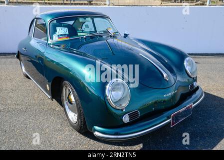 Auto d'epoca Porsche 356 Green Car in mostra all'ippodromo Sunny Day di Melbourne, Australia Foto Stock