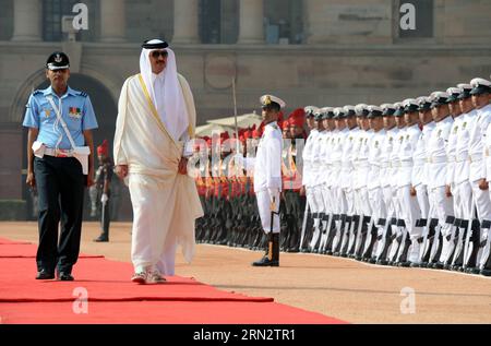 (150325) -- NUOVA DELHI, 25 marzo 2015 -- l'emiro del Qatar, Sheikh Tamim bin Hamad al-Thani (2nd L), ispeziona la guardia d'onore durante una cerimonia di benvenuto al Palazzo presidenziale indiano di nuova Delhi, India, 25 marzo 2015. ) (Djj) INDIA-NUOVA DELHI-QATAR-EMIR-VISIT ParthaxSarkar PUBLICATIONxNOTxINxCHN New Delhi marzo 25 2015 l'Emiro del Qatar Sheikh Tamim am Hamad al Thani 2° l ispeziona la Guardia d'ONORE durante una cerimonia di benvenuto al Palazzo presidenziale indiano di nuova Delhi India marzo 25 2015 India nuova Delhi Qatar Emiro visita ParthaxSarkar PUBLICATIONXNOTxINXCHN Foto Stock