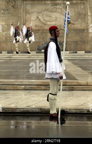 (150325) -- ATENE, 25 marzo 2015 -- i soldati greci prendono parte alla parata del giorno dell'indipendenza ad Atene, Grecia, il 25 marzo 2014. Il giorno dell'indipendenza segna l'inizio della rivoluzione greca contro il dominio ottomano nel 1821.) (Zhf) GRECIA-ATENE-GIORNO DELL'INDIPENDENZA MariosxLolos PUBLICATIONxNOTxINxCHN Atene marzo 25 2015 i soldati greci partecipano alla Parata del giorno dell'indipendenza ad Atene Grecia IL 25 2014 marzo il giorno dell'indipendenza segna l'inizio della rivoluzione greca contro il dominio OTTOMANO nel 1821 Grecia Atene giorno dell'indipendenza MariosxLolos PUBLICATIONxNOTxINxCHN Foto Stock